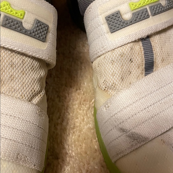 Nike White and Gray Sneakers with Green Highlights - Picture 8 of 9